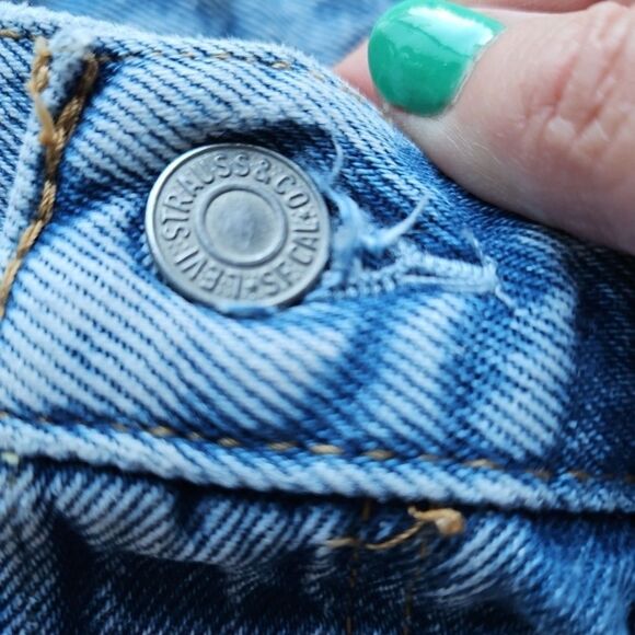 LEVIS 501 Womens High Rise Cut Off Denim Shorts Size 28 Light Wash Frayed... - Picture 4 of 9